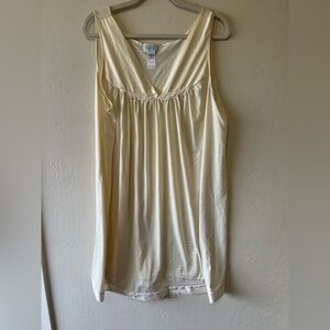 Vanity Fair Cream Sleeveless Camise - size 3x